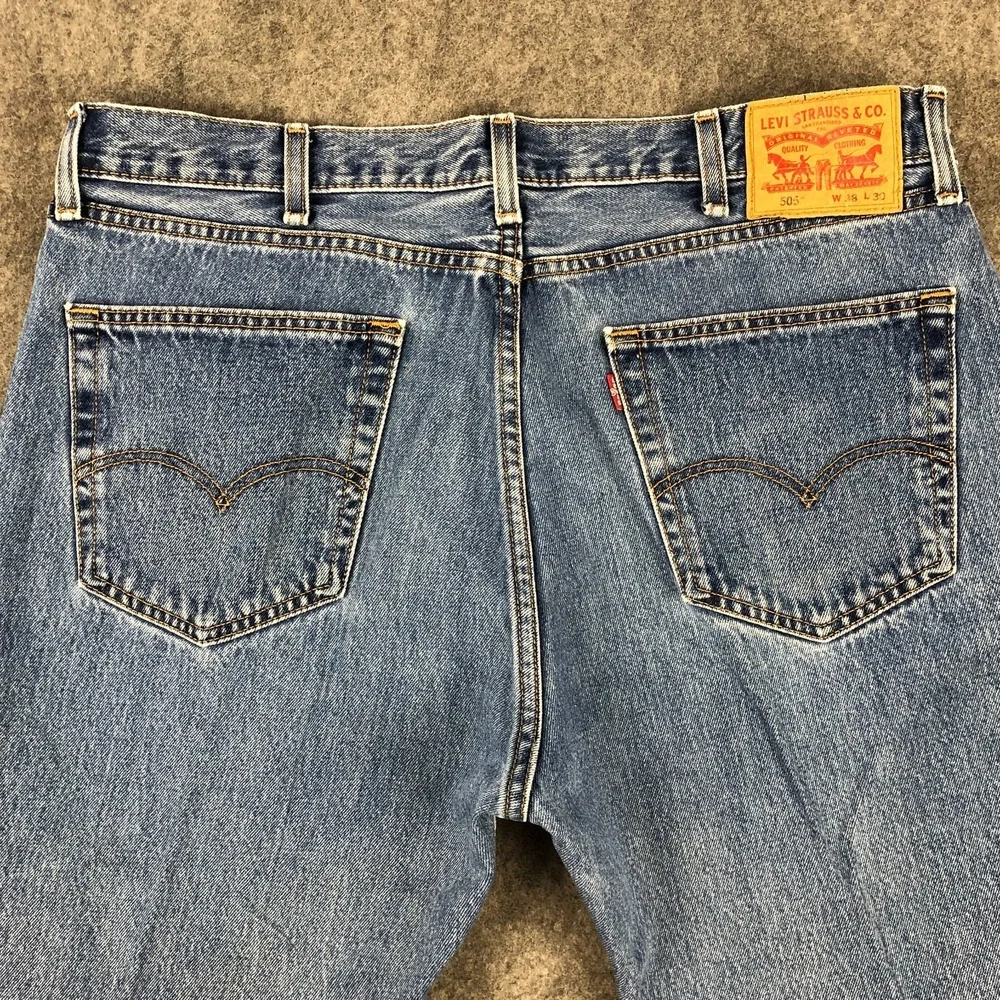 Levis 505 Jeans Mens 38x30 Blue Straight Leg Classic Mid Rise Medium Wash Cotton